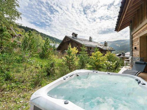 Duplex moderne avec jacuzzi, proche pistes, commerces et navette gratuite - FR-1-566-2