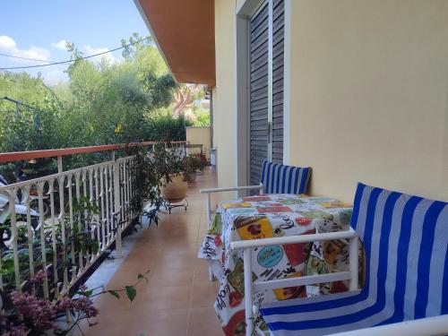 Mema's Tranquil Studio in Patra - Free Parking