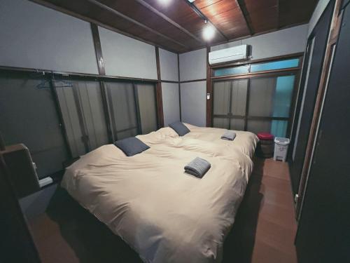 5min to Station, Best Value 3BR Sleeps 8, Quiet Area