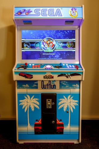 a hello kitty arcade machine with a car on it at Spreewald Chalet in Burg