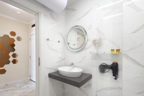 Bilik mandi di Bellicity Apart Complex