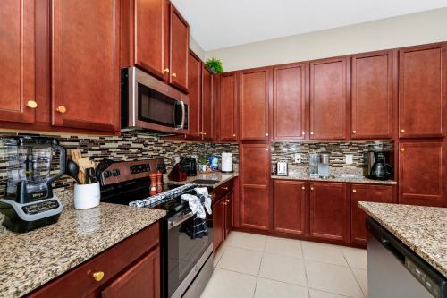 Cozy Disney Themed Townhouse 4BR Private Pool at Festival Resort photo 13
