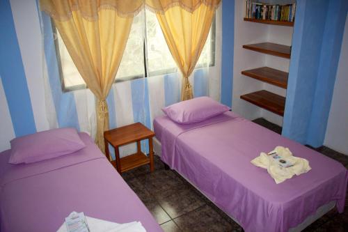 Postel nebo postele na pokoji v ubytování Hostal Suiza