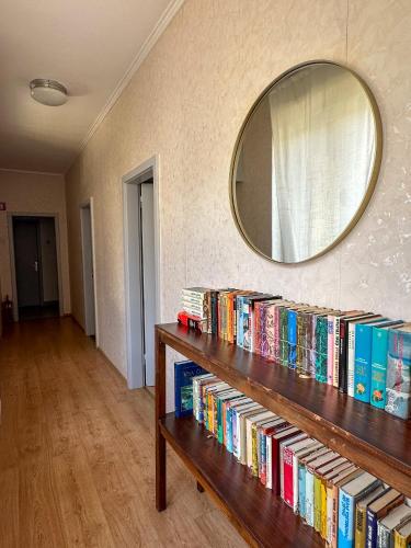 Biblioteca en el apartamento