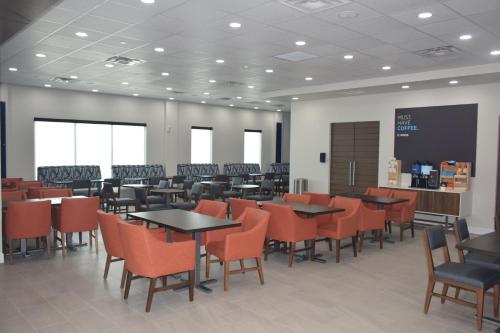 Posezení v ubytování Holiday Inn Express Corpus Christi - Beachfront by IHG