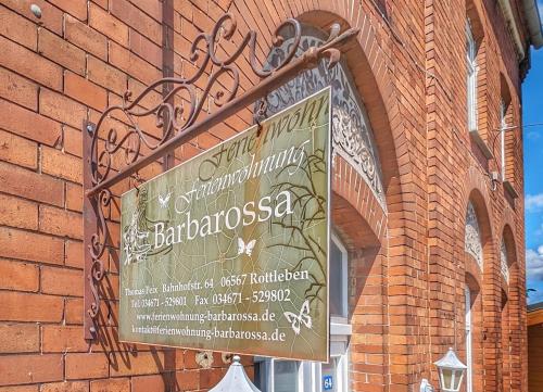 a sign on the side of a brick building at Ferienwohnung Barbarossa - Holly in Rottleben