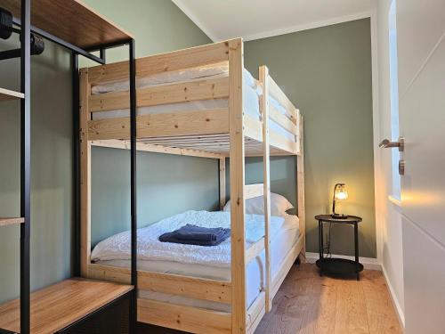 a bunk bed in a room with a bunk beduteneway at HOMEBASE am Schloss - Perfekt für Gruppen - 4 Apartments - 1 Haus in Montabaur