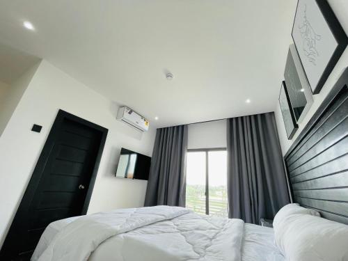 Ένα ή περισσότερα κρεβάτια σε δωμάτιο στο Yaven Heights Hotel