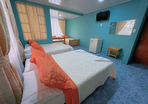 a bedroom with two beds and a tv in it at VillaLoren in San Antonio del Tequendama