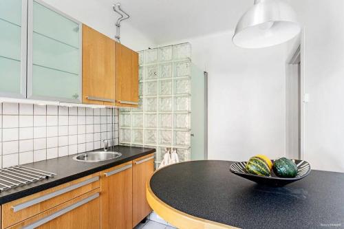 a kitchen with a bowl of fruit on a counter at Central lägenhet in Karlskrona