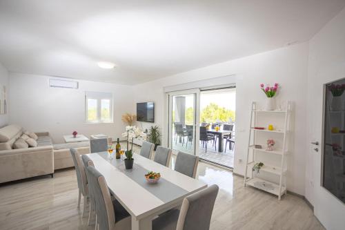 Χώρος καθιστικού στο Villa La Vita, Ljubuški