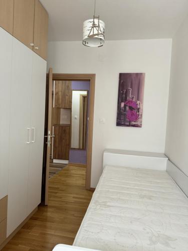 Postel nebo postele na pokoji v ubytování Modern Skopje apartment