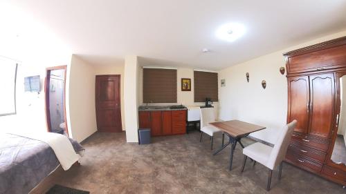 Kuchyň nebo kuchyňský kout v ubytování Hotel Suite Central Park Tababela