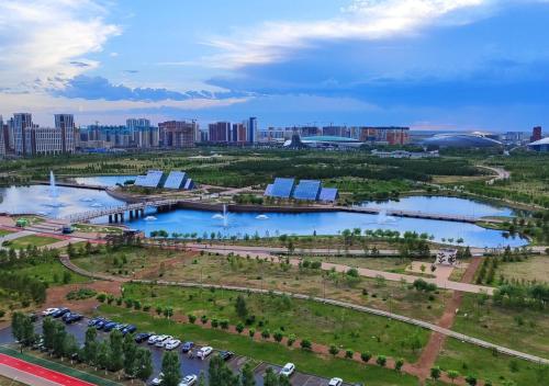 Pemandangan umum bagi Astana atau pemandangan bandar yang diambil dari apartmen