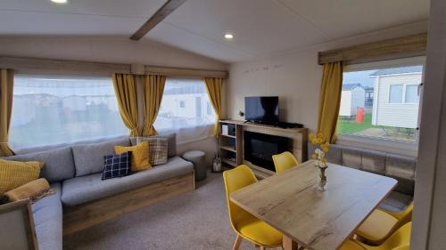 Гостиная зона в Ana's Coworth, West Sands, Seal Bay Resort