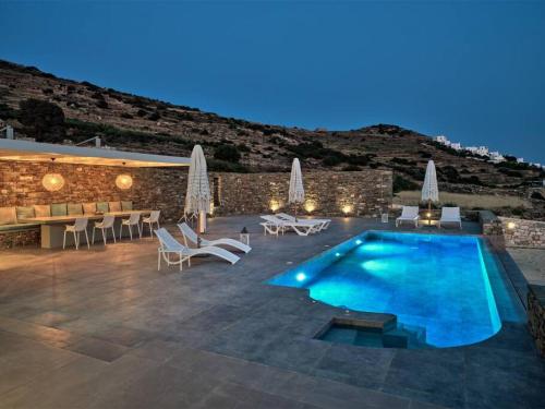 Kolam renang di atau dekat dengan La Vitalite Luxury Villa in Paros