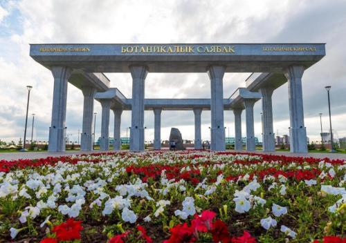 Taman di luar Оазис-апартаменты у Ботанического сада и EXPO