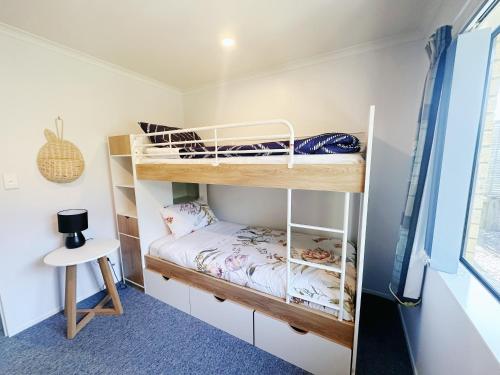 Katil atau katil-katil dalam bilik di Comfort 3 bedrooms house near Redwood