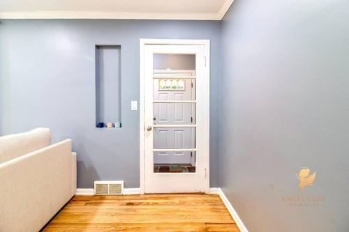 Ảnh trong thư viện ảnh của Modern 1800sqf 1 Level, half Acre, Troy,Birmingham ở Rochester Hills