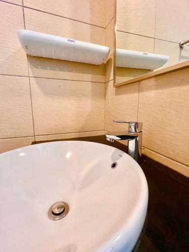 Un baño de Legoland - HappyWonder Suite for Family ,Cozy, Wifi with Nice Garden Pool View!