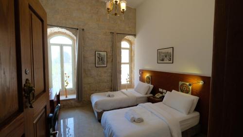 Postel nebo postele na pokoji v ubytování Azzahra Boutique Hotel & Restaurant - Jerusalem
