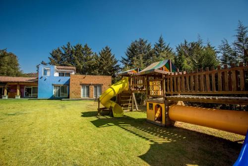 a playground with a slide in a yard at Casa de campo, jardín con juegos privado in Jolalpan
