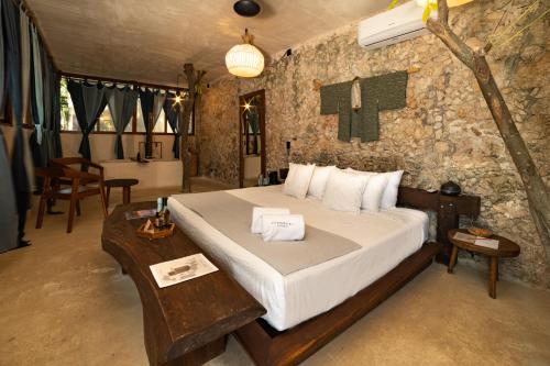 Postel nebo postele na pokoji v ubytování Japoneza Retreat Mérida Centro - Adults Only