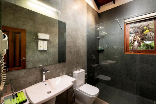 Koupelna v ubytování The Thinnai - All-Suites Boutique Hotel