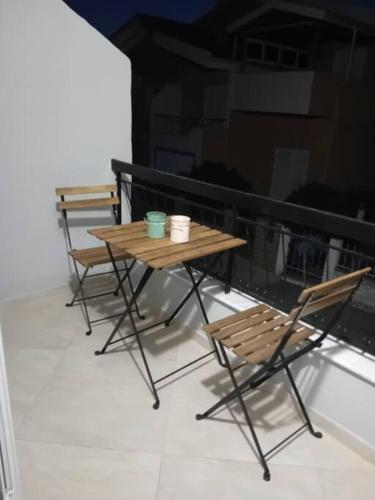 Μπαλκόνι ή βεράντα στο Spacious maisonette 200m from the sea private