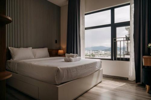 Ένα ή περισσότερα κρεβάτια σε δωμάτιο στο Monarchy Luxury Apartment 3 Bedroom in DaNang by Villuxy