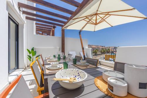 Spatious, Views, Terraces, Jacuzzi and WIFI - fibre