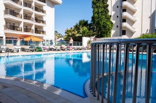 Swimmingpoolen hos eller tæt på Marmaris Alkan Hotel