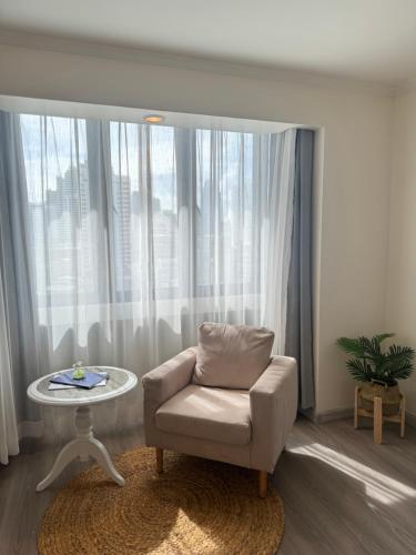 Χώρος καθιστικού στο BUA Suite Sukhumvit, Nana BTS