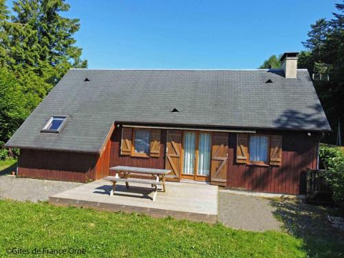 Chalet tout confort en lisière de forêt avec cheminée, terrasse et accès direct à un étang de pêche - FR-1-497-213