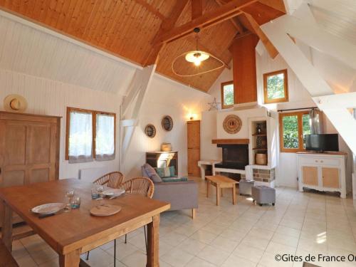 Galeriebild der Unterkunft Chalet bois tout confort, nature et calme - FR-1-497-213 in Chaumont