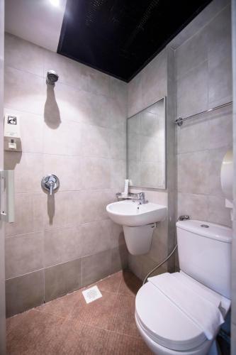 Un baño de Fragrance Hotel - Balestier