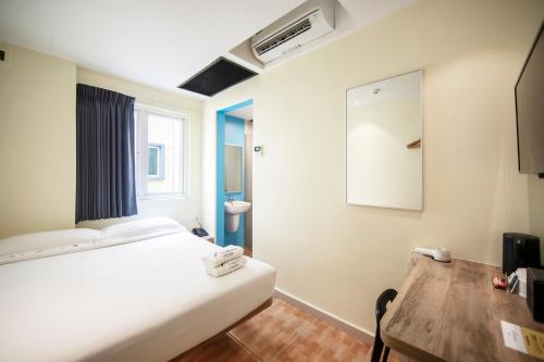 Postel nebo postele na pokoji v ubytování Fragrance Hotel - Balestier