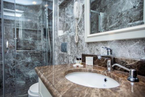 Ένα μπάνιο στο PRAG HOTEL