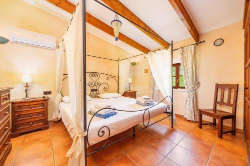 a bedroom with a bed and a desk and a chair at Mirabo ramonet in Caʼs Concos