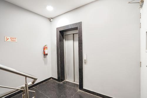 Фотография из галереи FabExpress The Luxe Inn в Нью-Дели