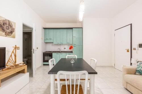 Una cocina o zona de cocina en Gio' House by BarbarHouse