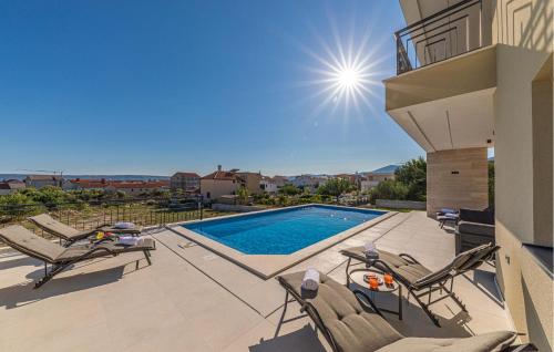 Amazing Home In Kastel Luksic