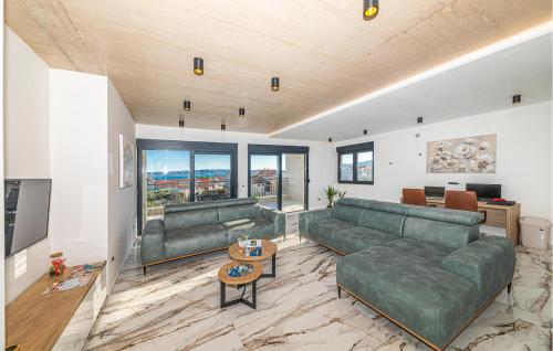 Amazing Home In Kastel Luksic