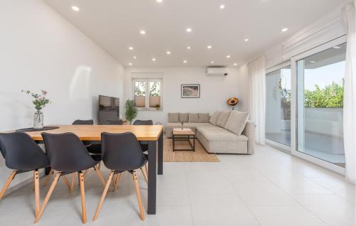 Beautiful Apartment In Novalja With Wifi
