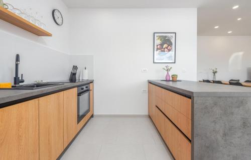 Beautiful Apartment In Novalja With Wifi