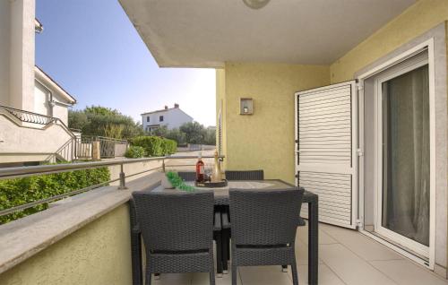 Amazing Apartment In Stinjan With Wifi