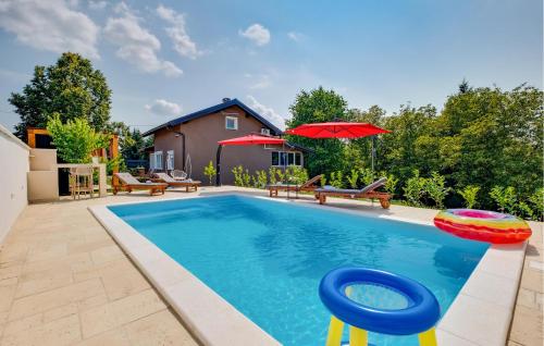 Awesome Home In Gornji Vinkovec