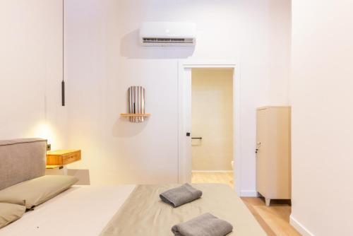 Postel nebo postele na pokoji v ubytování Mestalla Flats by Nomad Host