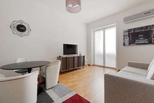GuestHost - Domodossola M5 Modern Apartment