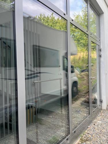 a reflection of a truck in a window at Szarów 414 in Szarów